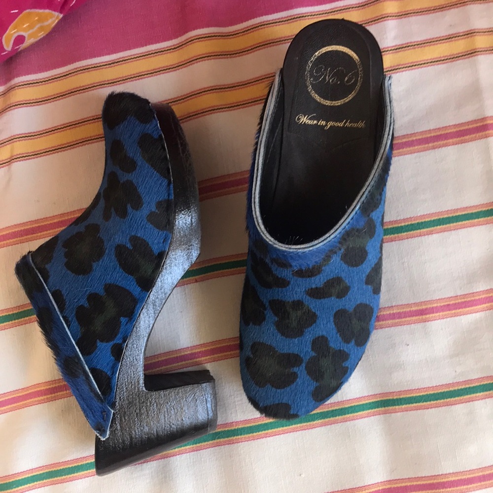 No 6 blue leopard hair calf clogs